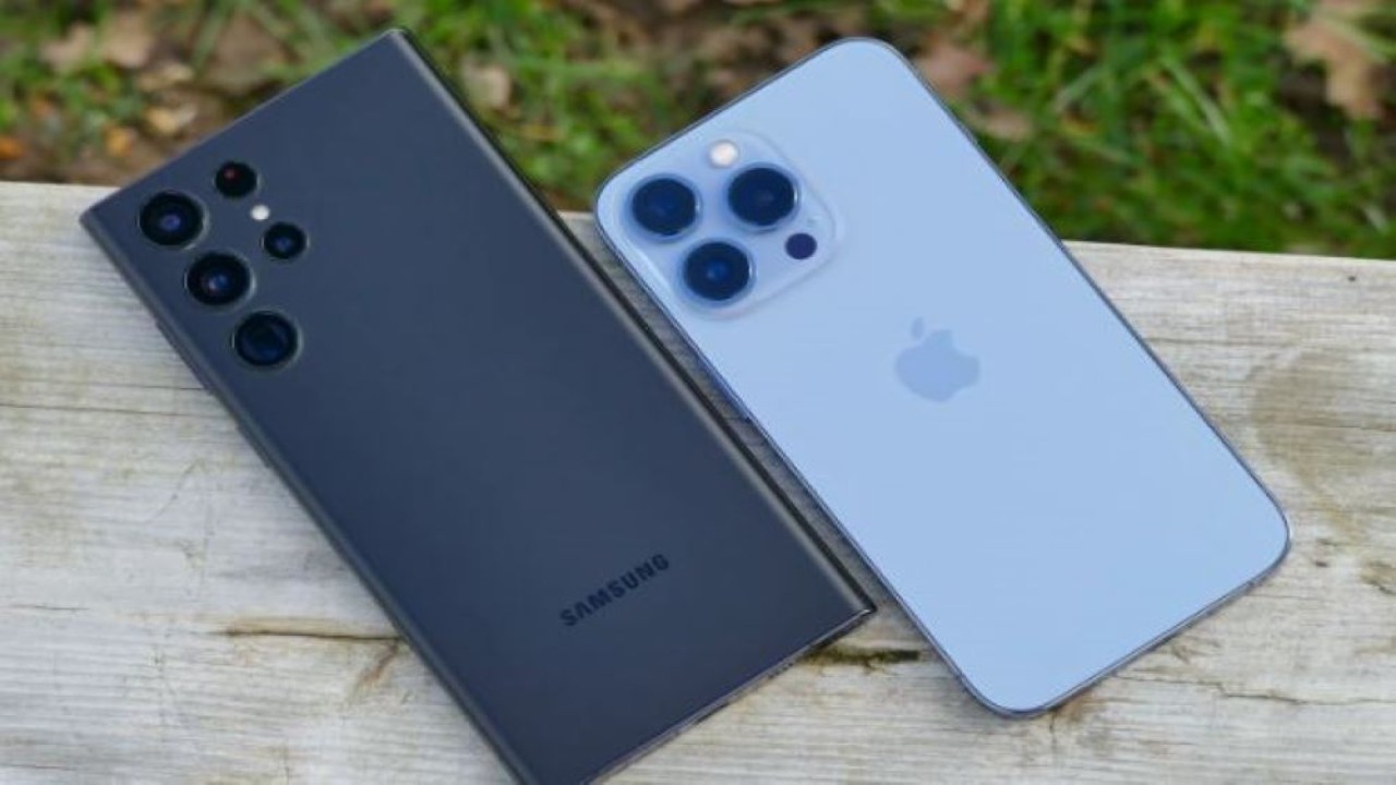 Ilustrasi. Ponsel Samsung dan iPhone (iPhone). (Digital Trends)