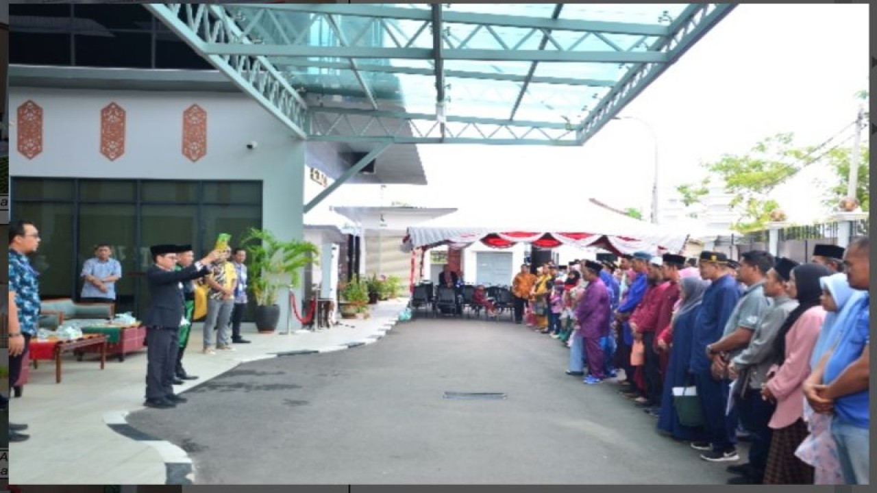 Suasana pengambilan sumpah sidang Itsbat Nikah 2023 di Konsulat Republik Indonesia di Tawau, Sabah, Malaysia, Senin (22/5/2023). (ANTARA/HO/Konsulat RI Tawau)