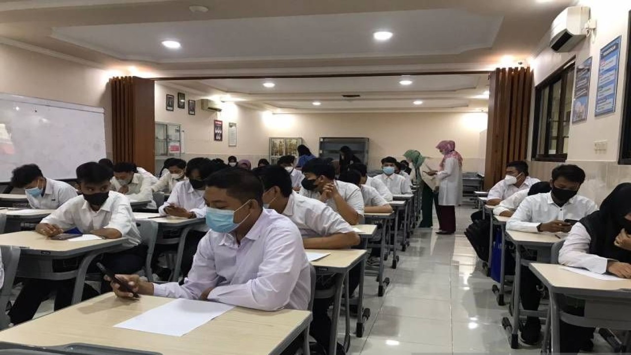 Sejumlah warga sedang mengikuti pelatihan di BLK Tangerang