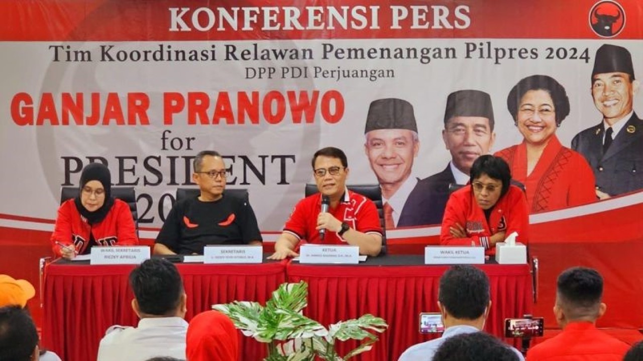 Konferensi pers Tim Koordinasi Relawan Pemenangan Pilpres PDI Perjuangan (TKRPP-PDIP) di Kantor Sekretariat TKRPP-PDIP, Jakarta, Jumat (12/5/2023). (ANTARA/HO-PDIP)