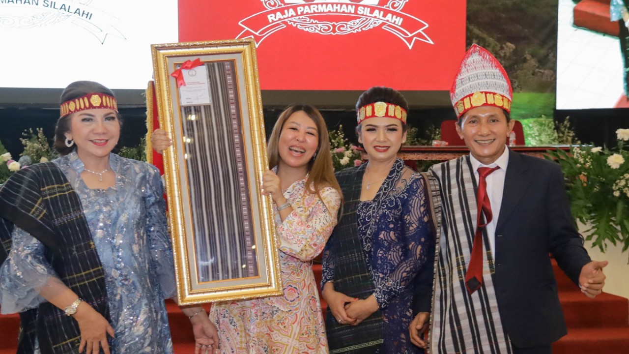 Anggota Komisi V DPR RI dari Fraksi PDI Perjuangan Sondang Tampubolon menghadiri Pesta Partangiangan dan Pelantikan Pengurus Punguan Raja Parmahan Silalahi Dohot Boru se-Jabodetabek periode 2023-2026, di Gedung Mulia, Jatinegara, Jakarta Timur, Minggu, 28 Mei 2023. (Wira Ginting)