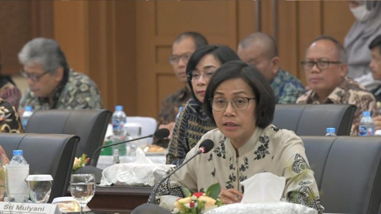 Menteri Keuangan (Menkeu) Sri Mulyani saat menghadiri exit meeting dalam rangka pemeriksaan LKPP Tahun 2022 di Jakarta, Rabu (24/5/2023). ANTARA/HO-Kementerian Keuangan