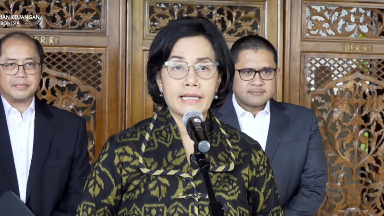 Menteri Keuangan Sri Mulyani Indrawati dalam Rapat Paripurna DPR RI terkait Penyampaian KEM dan PPKF RAPBN 2023 di Jakarta, Jumat (19/5/2023). (ANTARA/Bayu Saputra)