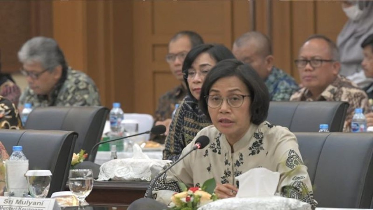Menteri Keuangan (Menkeu) Sri Mulyani saat menghadiri Exit Meeting dalam rangka pemeriksaan LKPP Tahun 2022 di Jakarta, Rabu (24/05/2023). (ANTARA/HO-Kementerian Keuangan)