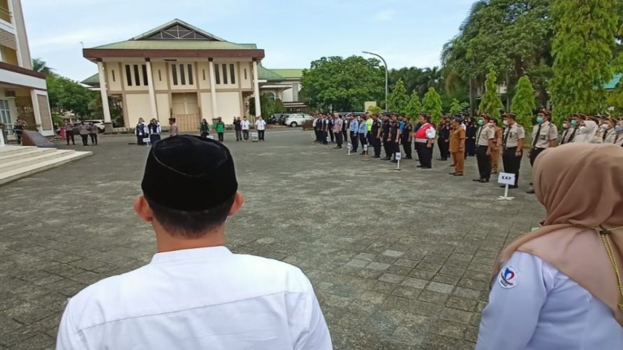 Suasana kegiatan Apel Siaga PPIH Embarkasi Makassar di Asrama Haji Sudiang, Makassar, Senin (22/5/2023). Antara/ HO- Kemenag Sulsel