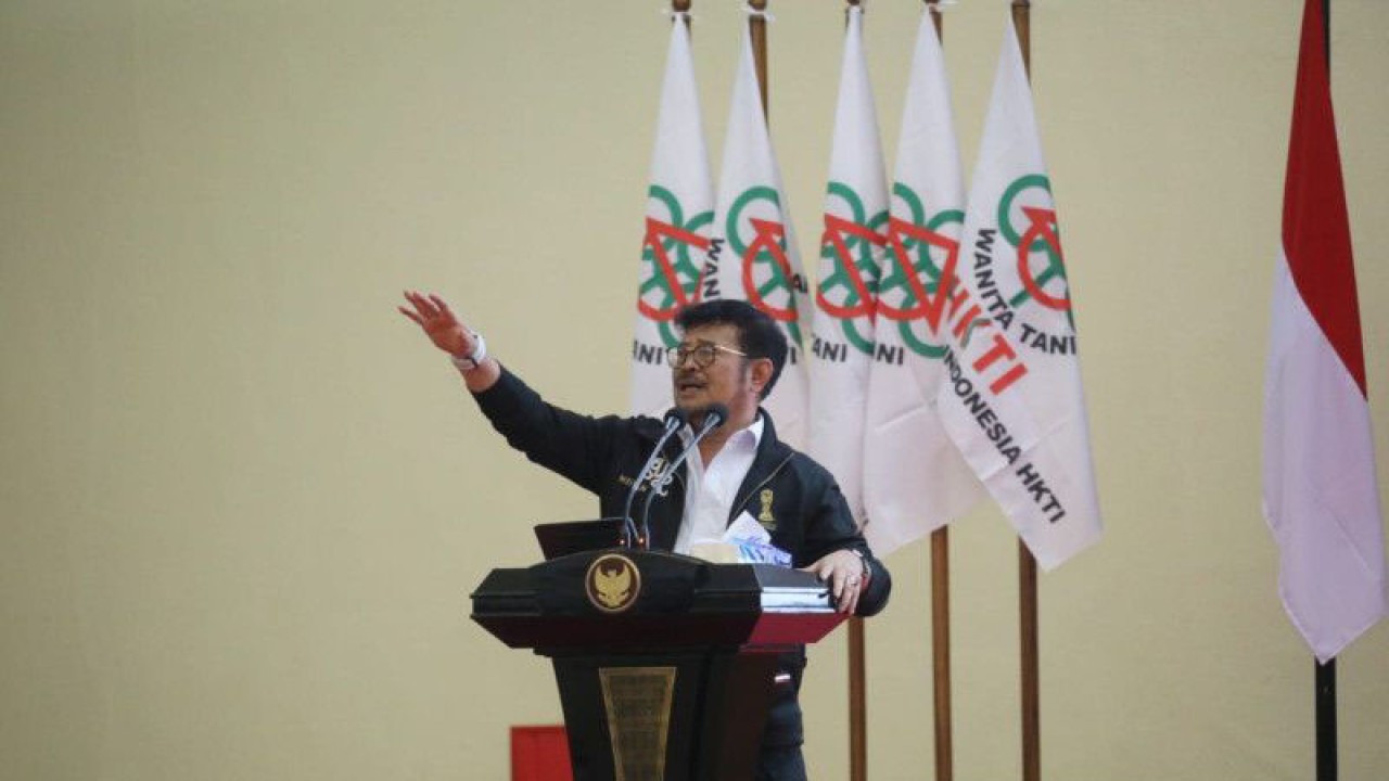 Menteri Pertanian Syahrul Yasin Limpo (SYL) dalam Pelantikan Wanita Tani Indonesia HKTI periode 2022-2027 di Gedung Nusantara IV, Kompleks Parlemen Senayan, Jakarta, Rabu (17/5/2023). (ANTARA/HO-Humas Kementerian Pertanian)