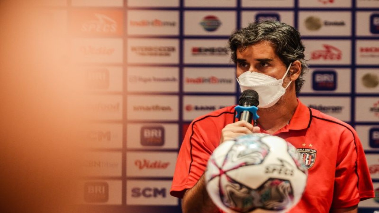 Pelatih Bali United Stefano Cugurra. (HO/Baliutd.com)