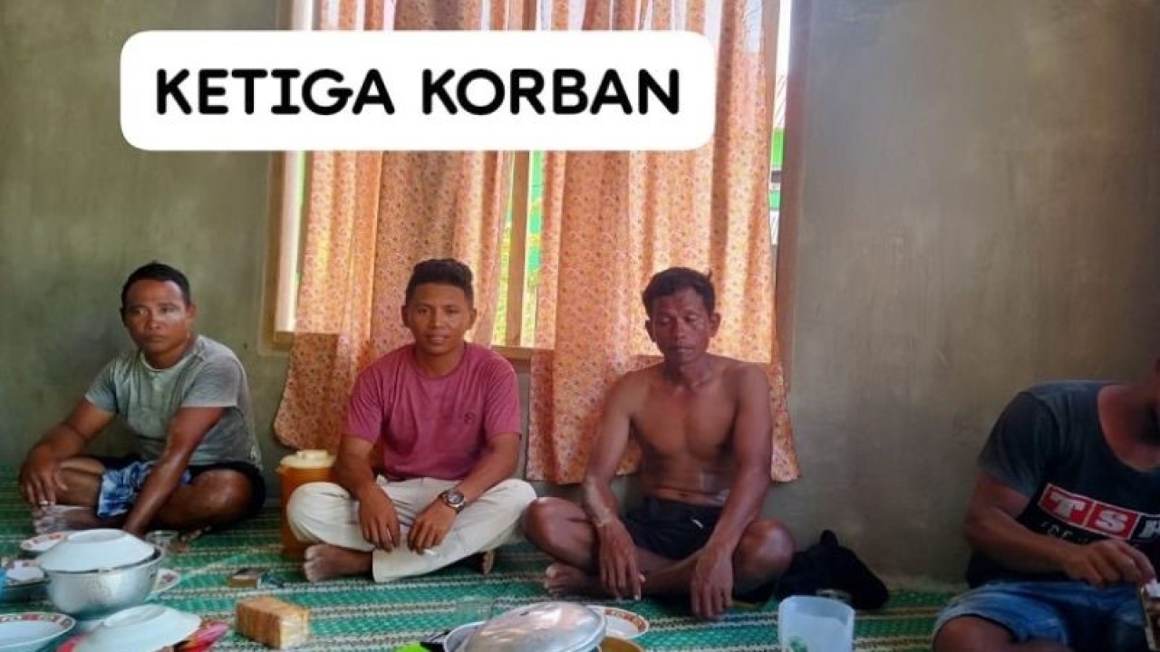 Tiga nelayan asal Pulau Buru yang dilaporkan hilang kontak tiga hari lalu ditemukan dalam keadaan selamat di wilayah Maluku Utara. (ANTARA/HO/Basarnas Ambon)