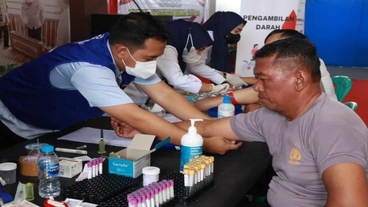 Pemeriksaan kesehatan Anggota Polri Polres Kapuas Hulu yang dilaksanakan oleh Tim Biddokkes Kepolisian Daerah Provinsi Kalimantan Barat. ANTARA/HO-Humas Polres Kapuas Hulu