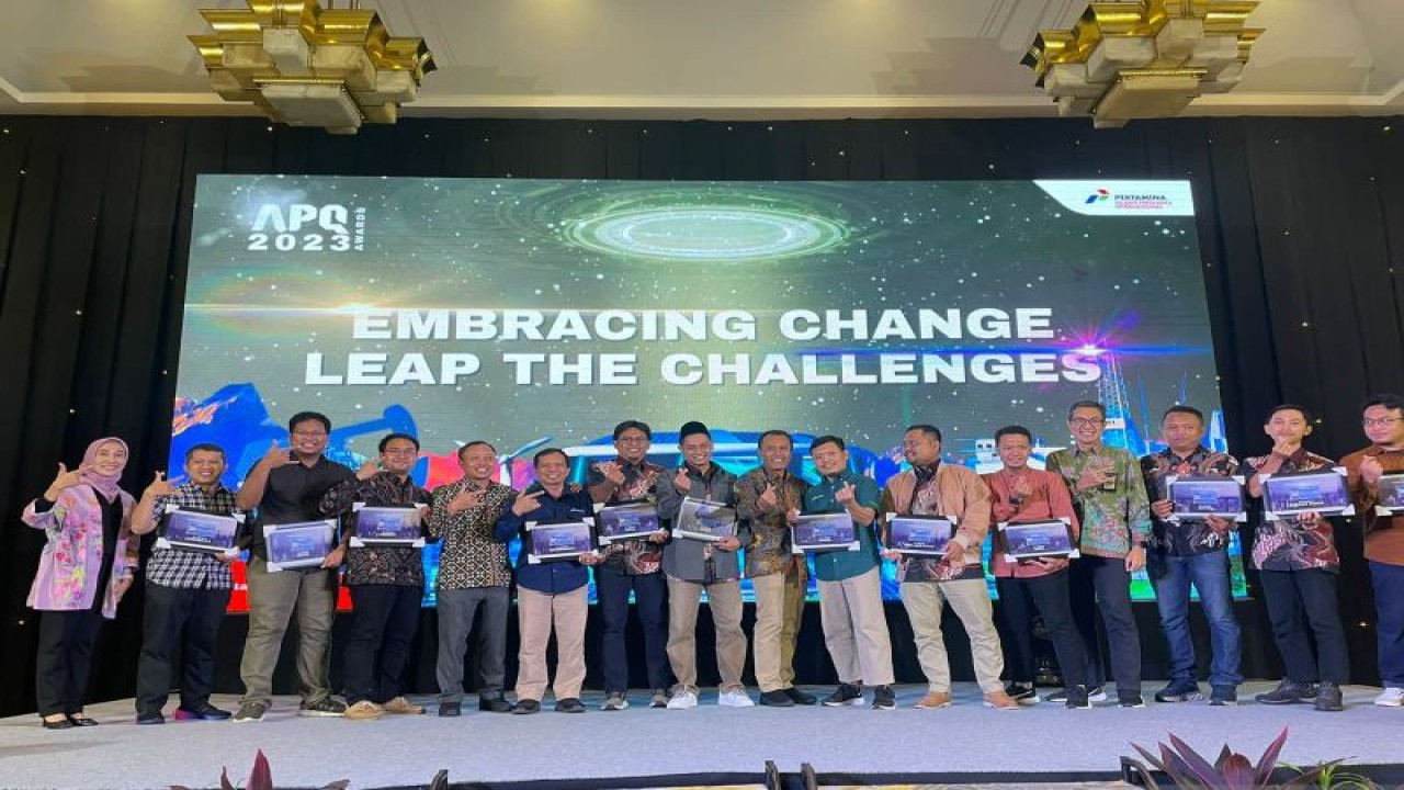 Tim Kilang Balikpapan yang meraih 6 penghargaan dalam ajang inovasi Annual Pertamina Quality Awards (APQA) 2023. ANTARA/HO-KPI