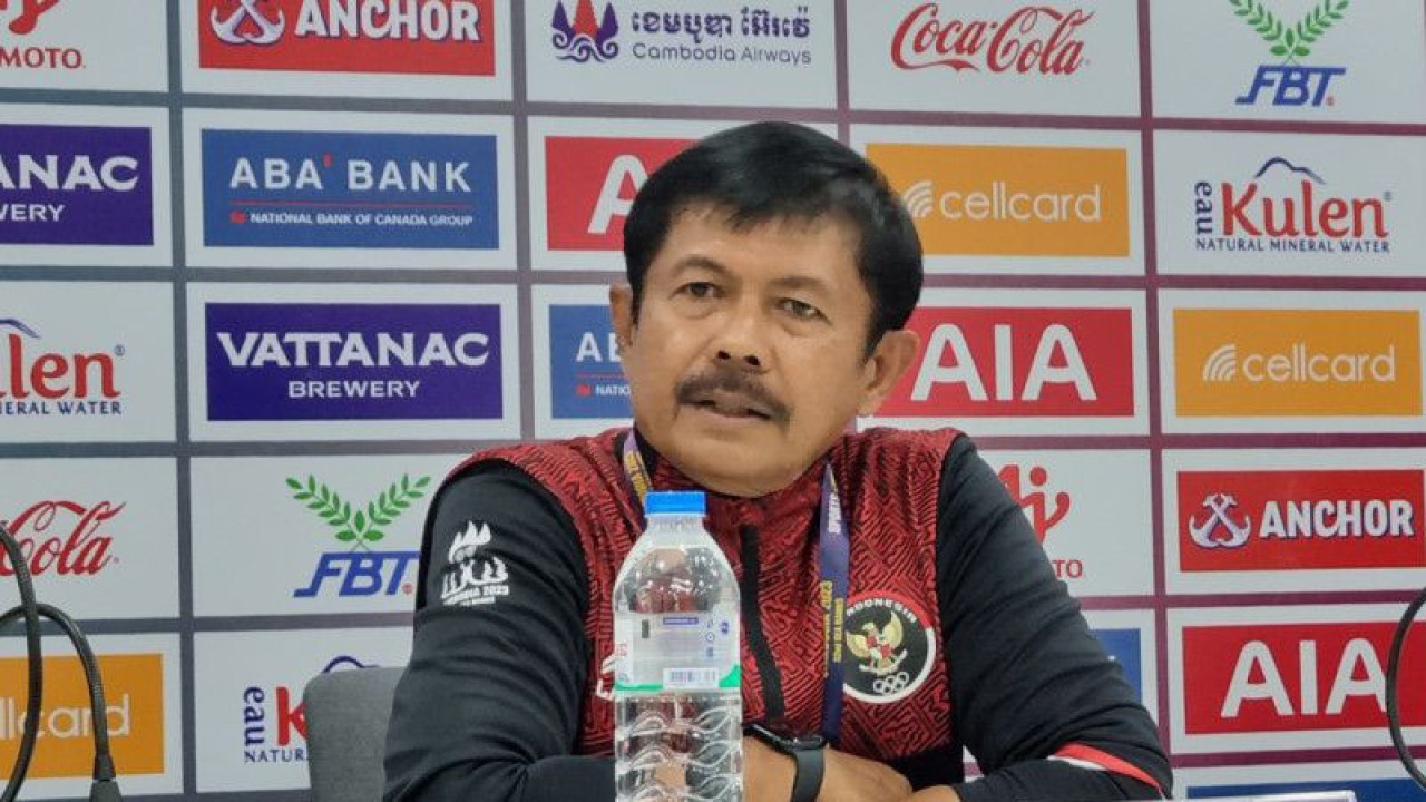 Pelatih Timnas U-22 Indonesia Indra Sjafri memberikan keterangan usai pertandingan SEA Games 2023 melawan Myanmar di Olympic Stadium, Phnom Penh, Kamboja, Kamis (4/5/2023). ANTARA/Bayu Kuncahyo