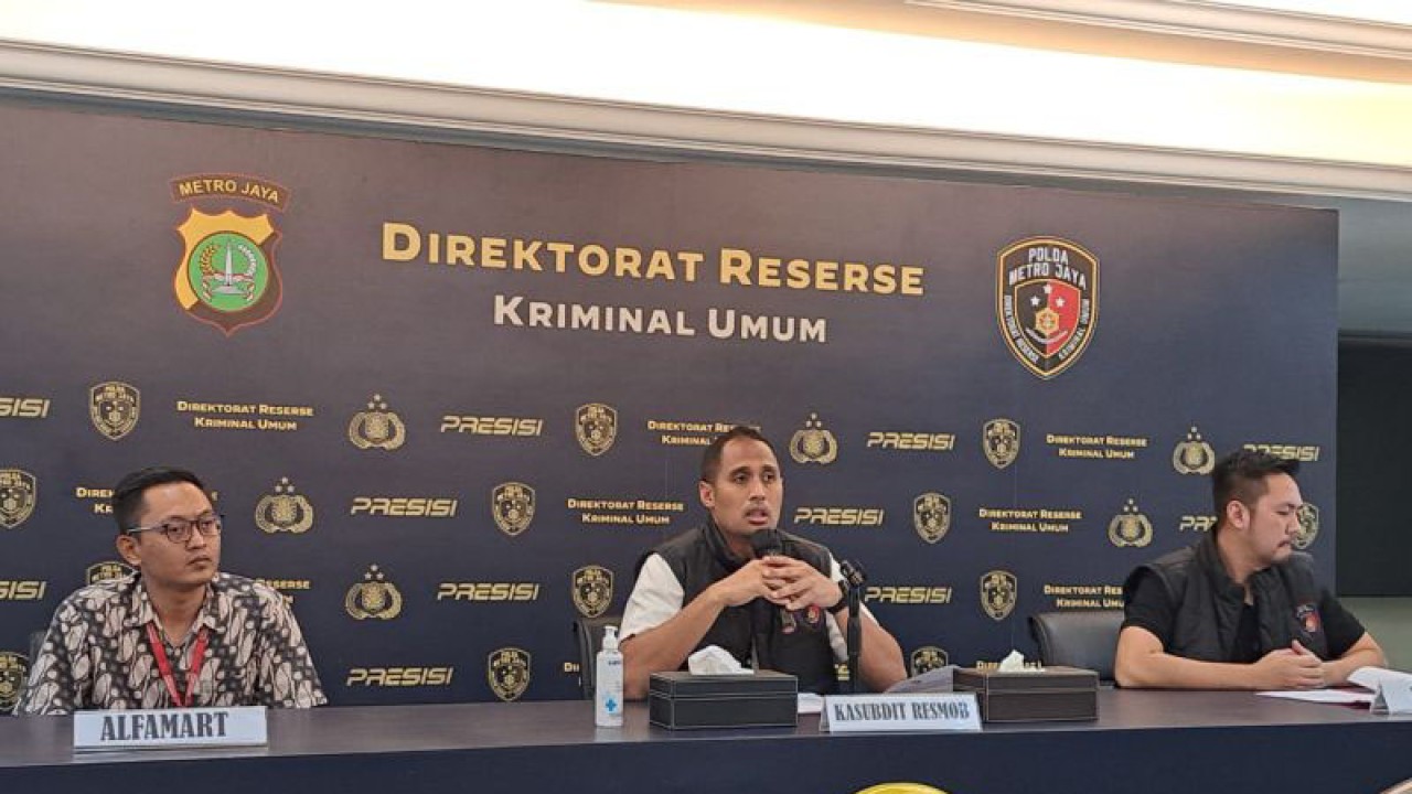 Kasubdit Resmob Titus Yudho Ully (tengah) saat konferensi pers di Jakarta, Senin (29/5/2023) ANTARA/Ilham Kausar