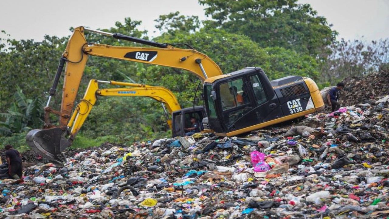 Kondisi Pengelolaan Sampah di Tempat Pembuangan Sampah Akhir (TPA) Darurat Cicabe, Kota Bandung, Senin (22/5/2023). (ANTARA/HO Pemkot Bandung)