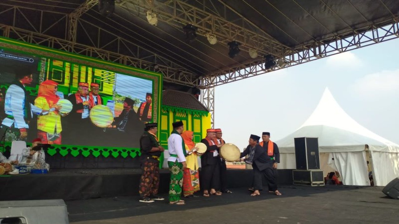 Wali Kota Depok Mohammad Idris dan Wakil Wali Kota Depok Imam Budi Hartono ketika membuka acara Lebaran Depok. (ANTARA/Foto: istimewa)