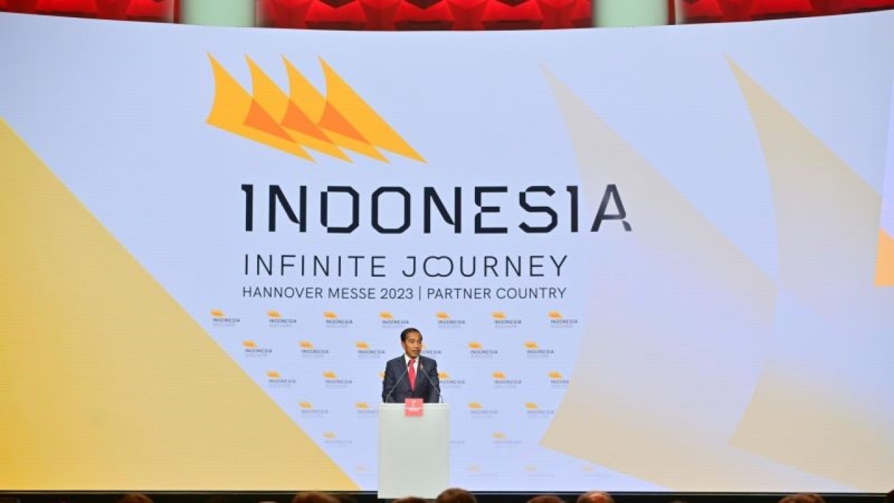 Presiden Joko Widodo memberikan sambutan pada pembukaan Hannover Messe 2023 di Hannover Congress Centrum, Hannover, Jerman, Minggu (16/4/2023). ANTARA FOTO/Muchlis Jr - Biro Pers Setpres/hma/foc.