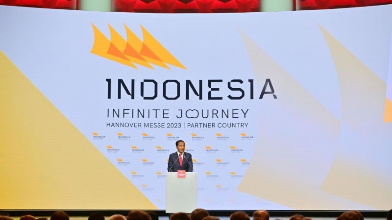 Presiden Joko Widodo memberikan sambutan pada pembukaan Hannover Messe 2023 di Hannover Congress Centrum, Hannover, Jerman, Minggu (16/4/2023). ANTARA FOTO/Muchlis Jr - Biro Pers Setpres/hma/foc.