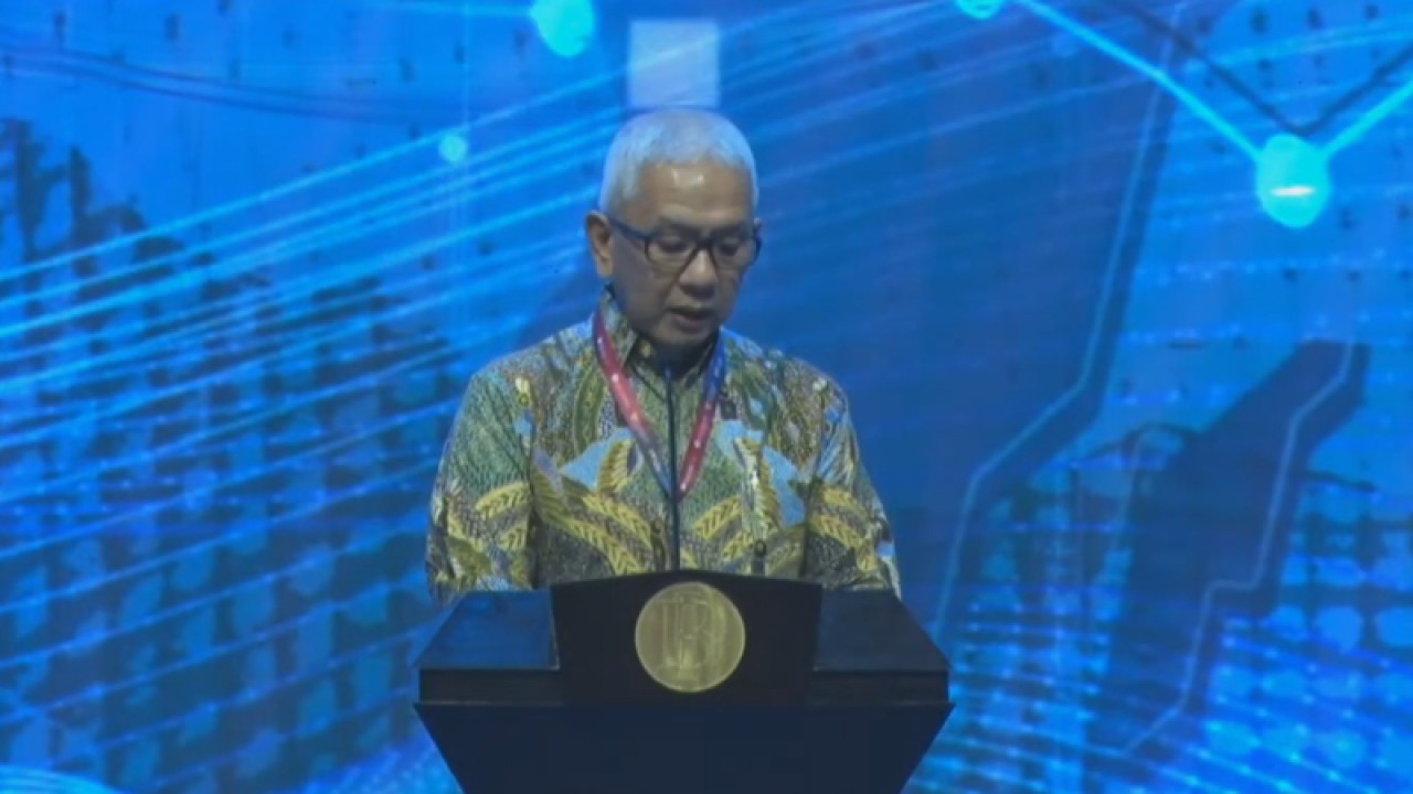 Deputi Bidang Koordinasi Ekonomi Digital Ketenagakerjaan, dan UMKM Kemenko Perekonomian Mohammad Rudy Salahuddin memberikan pernyataan terkait perkembangan nilai ekonomi digital Indonesia dalam acara "Festival Ekonomi Keuangan Digital 2023" di Jakarta, Rabu (10/5/2023) (ANTARA/Bayu Saputra)