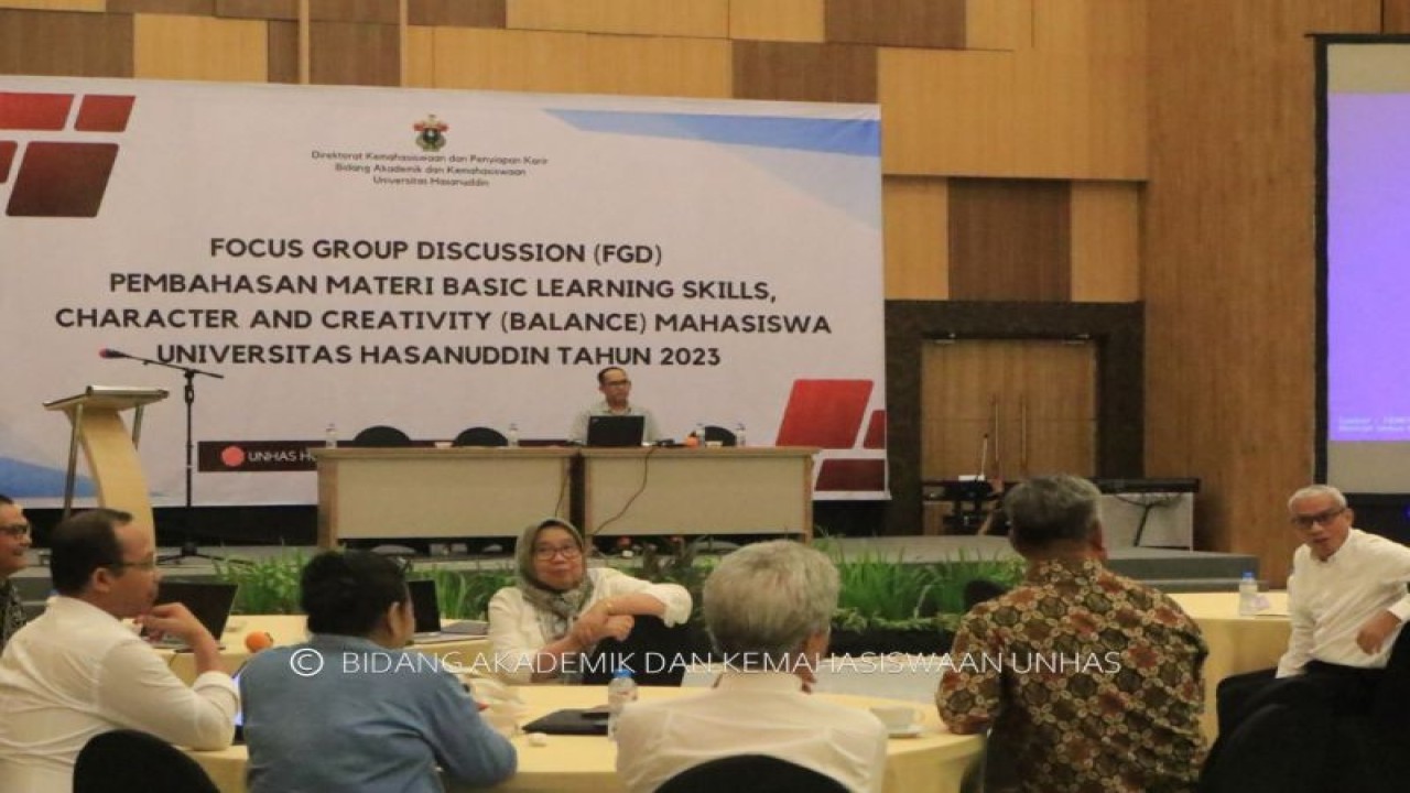 Wakil Rektor Bidang Akademik dan Kemahasiswaan Prof drg Muhammad Ruslin MKes PhD SpBM(K) pada FGD program Balance jelang penyambutan maba 2023.ANTARA/HO-Unhas
