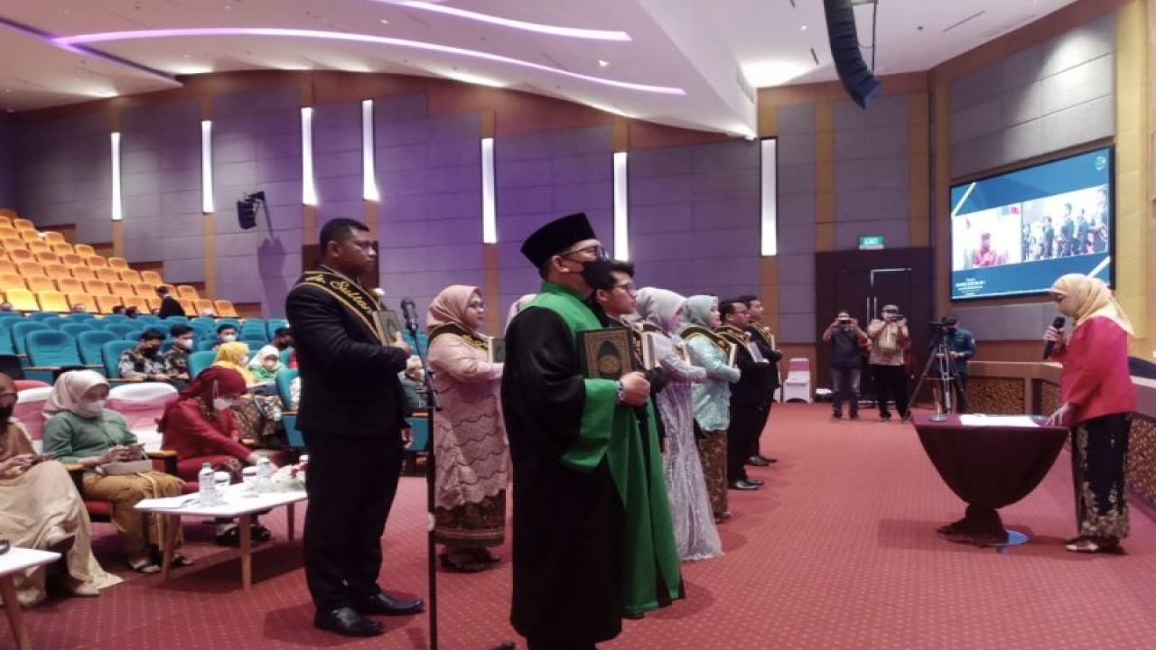 Prosesi pelantikan dan pengambilan sumpah dokter di Universitas Nahdlatul Ulama Surabaya (Unusa), Rabu (24/5/2023). (ANTARA/HO-Humas Unusa)