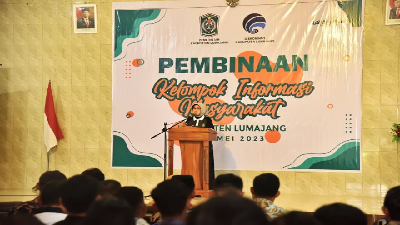 Wakil Bupati Lumajang Indah Amperawati memberikan sambutan dalam pembinaan Kelompok Informasi Masyarakat (KIM) di kabupaten setempat, Selasa (23/5/2023). ANTARA/HO-Diskominfo Lumajang