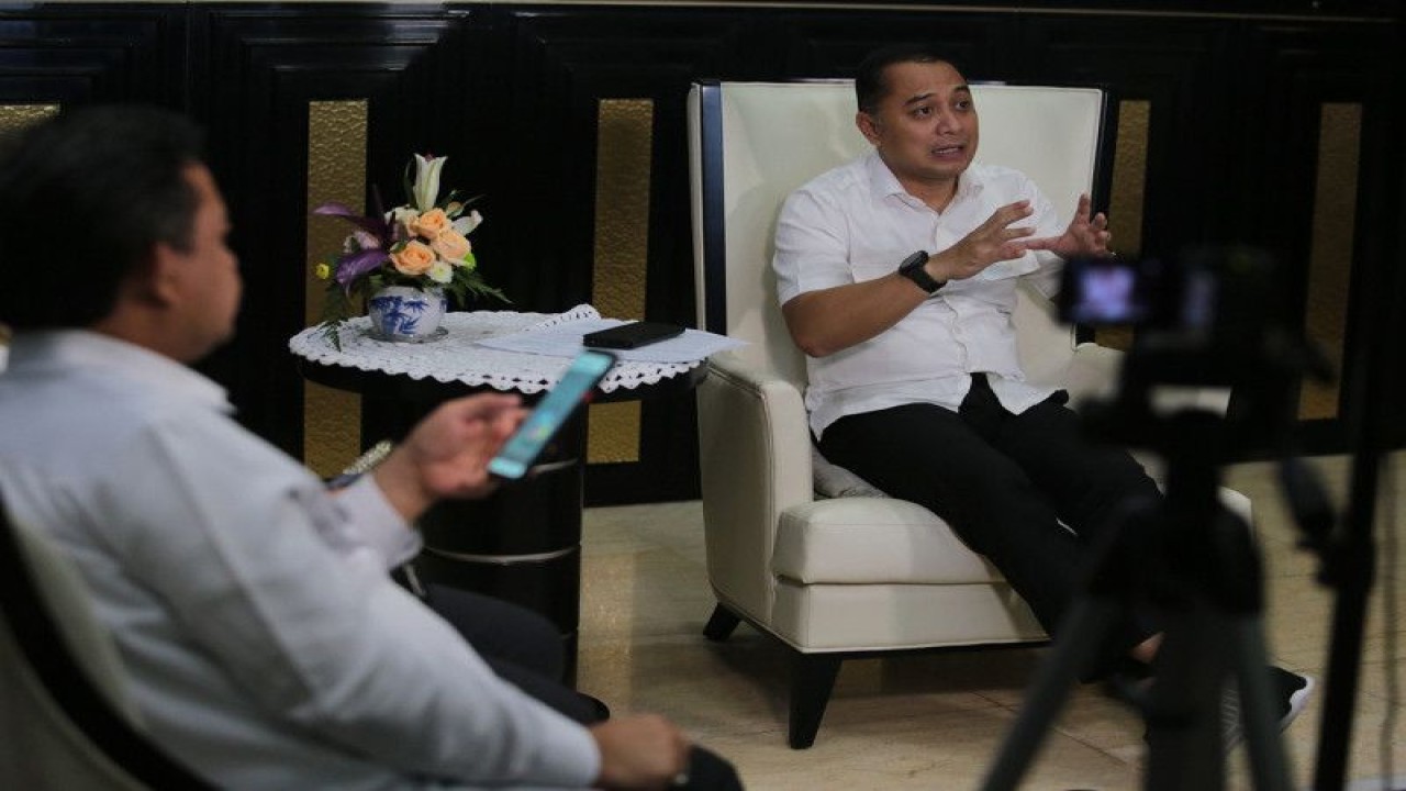 Wali Kota Surabaya Eri Cahyadi memaparkan penanganan COVID-19 di forum Internasional World Health Organization (WHO) dan United Nations Office for Disaster Risk Reduction (UNDRR) atau Badan Perserikatan Bangsa-Bangsa (PBB) untuk Strategi Internasional Pengurangan Risiko Bencana, secara virtual di Kota Surabaya, Rabu (3/5/2023) malam. (ANTARA/HO-Diskominfo Surabaya)