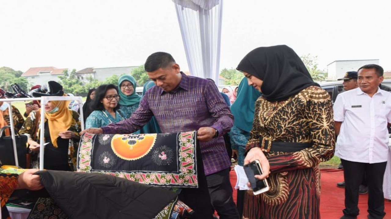 Wali Kota Kediri Abdullah Abu Bakar dalam acara PKK Kediri. ANTARA/ HO-Pemkot Kediri