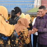 Wali Kota Kediri Abdullah Abu Bakar dengan para kader PKK Kediri. ANTARA/ HO-Pemkot Kediri-1683794910