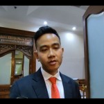 Wali Kota Surakarta Gibran Rakabuming Raka saat memberikan keterangan kepada wartawan di Solo, Selasa (2/5/2023). ANTARA/Aris Wasita-1683005249