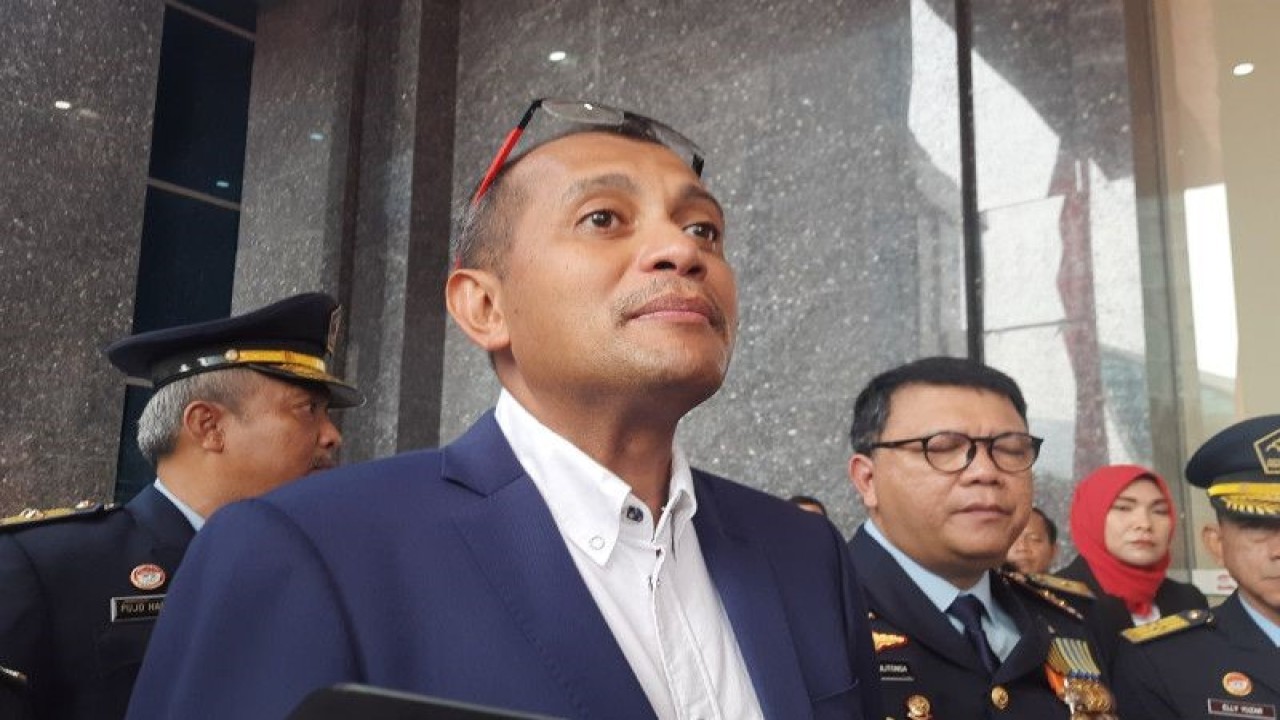 Wakil Menteri Hukum dan HAM (Wamenkumham) Edward Omar Syarif Hiariej di Kantor Kementerian Hukum dan HAM, Jakarta, Selasa (2/5/2023). (ANTARA/Narda Margaretha Sinambela)