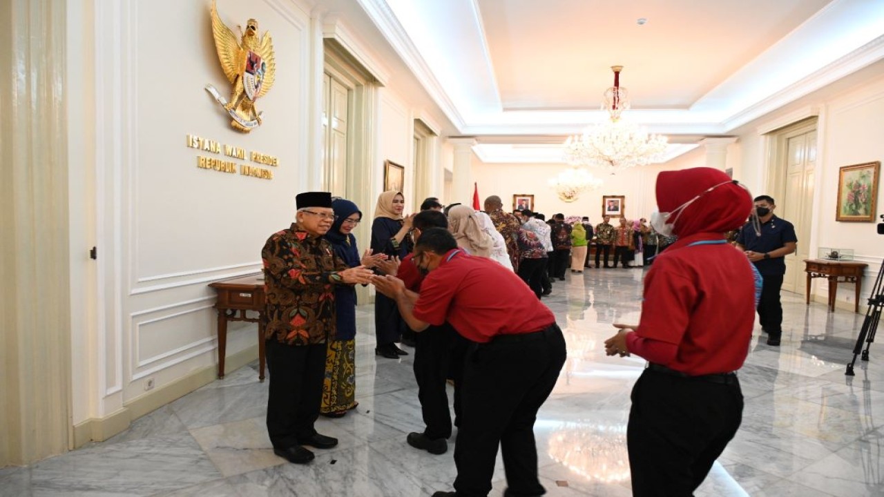 Wakil Presiden (Wapres) KH Ma'ruf Amin pada Selasa (2/5/2023) pagi, melakukan halal bihalal dengan segenap pejabat dan pegawai Sekretariat Wakil Presiden (Setwapres) di Istana Wapres, Jalan Medan Merdeka Selatan Nomor 6, Jakarta Pusat (Jakpus). (DAS/EP - BPMI Setwapres)
