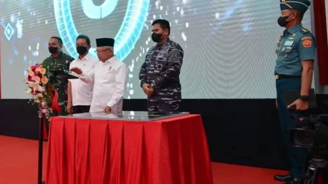 Wakil Presiden (Wapres) KH Ma'ruf Amin saat meresmikan KBN TNI AL Serentak di 68 Satuan Komando Kewilayahan, di Kepulauan Untung Jawa, Kepulauan Seribu, Senin (15/5/2023). (SM/AS-BPMI Setwapres).