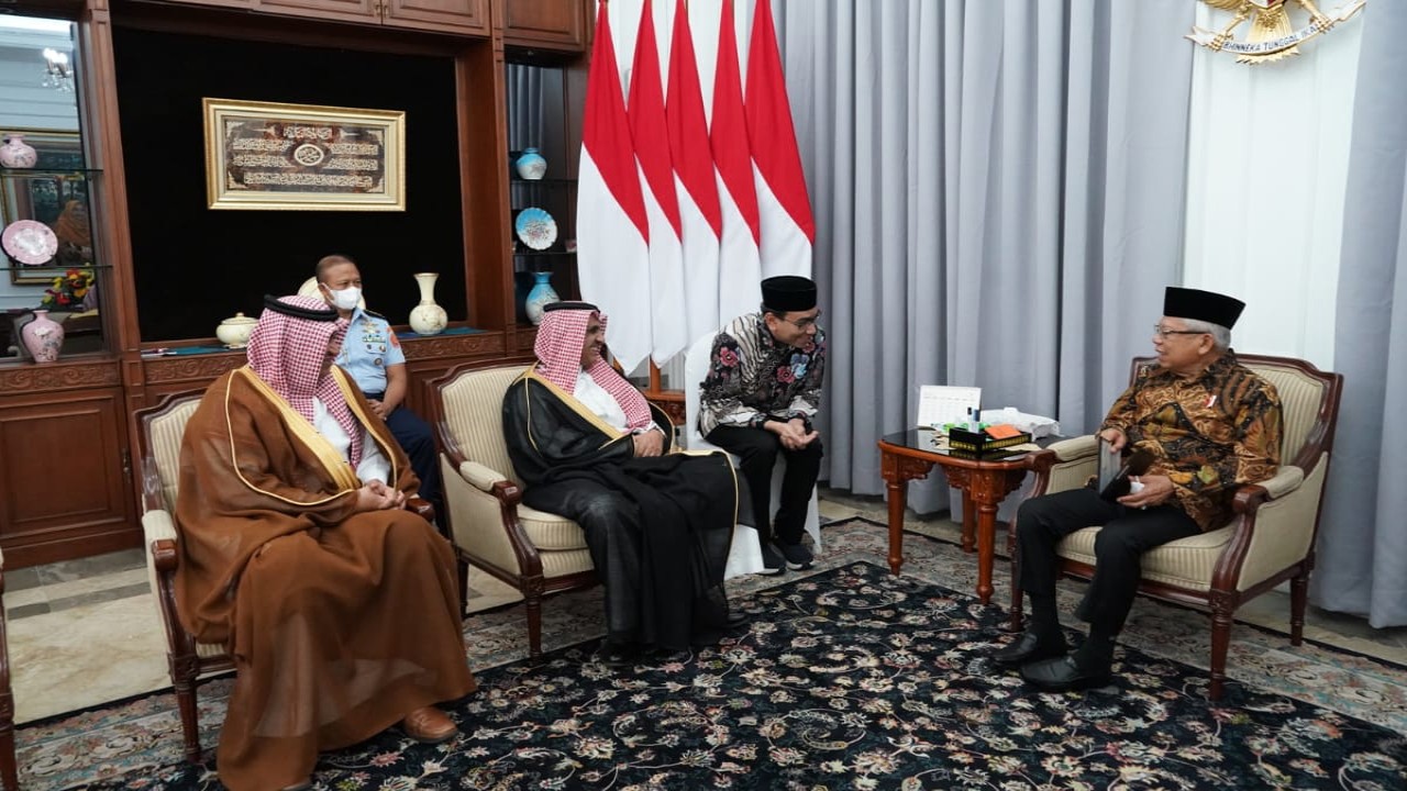 Wakil Presiden (Wapres) K. H. Ma’ruf Amin menerima kedatangan Duta Besar Arab Saudi untuk Indonesia Faisal bin Abdullah Al-Amudi di Kediaman Resmi Wapres, Jl. Diponegoro No. 2 Jakarta, Kamis (25/05/2023). 