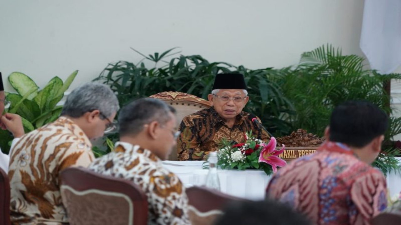 Wakil Presiden Ma’ruf Amin memimpin Rapat Terbatas Tingkat Menteri untuk Percepatan Penurunan Stunting Triwulan I Tahun Anggaran 2023 di Istana Wakil Presiden, Jakarta, Kamis (25/5/2023). (ANTARA/HO-BPMI Setwapres)