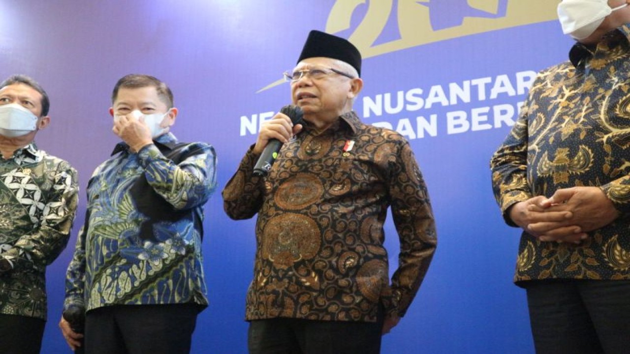 Wakil Presiden Ma'ruf Amin memberikan keterangan kepada wartawan usai acara Indonesia Emas 2045, penutupan Musyawarah Perencanaan Pembangunan Nasional (Musrenbangnas) 2023 dan peluncuran Proyeksi Penduduk 2020-2050 di Jakarta Convention Center, Jakarta, Selasa (16/5/2023). ANTARA/Rangga Pandu Asmara Jingga