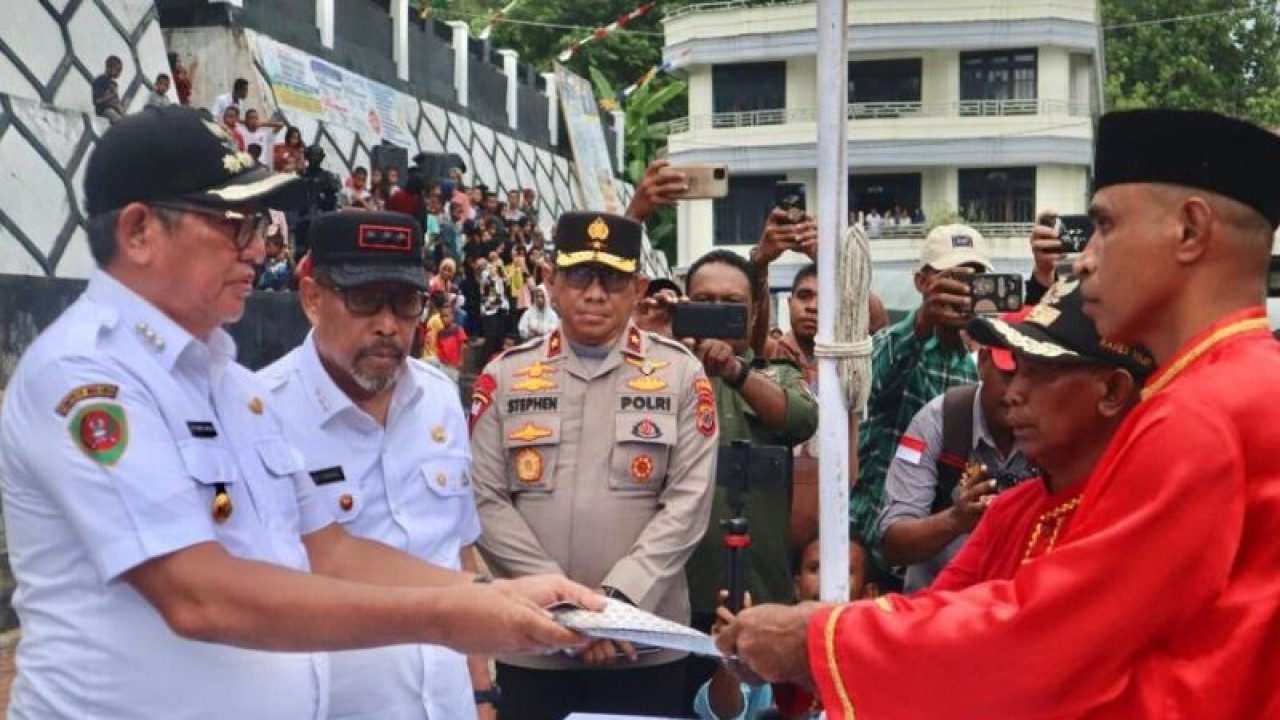 Perjanjian perdamaian masyarakat Ohoi Elat dan Biar Ngutru di kabupaten Maluku tenggara, Maluku (Antara/HO-Pemprovmaluku)