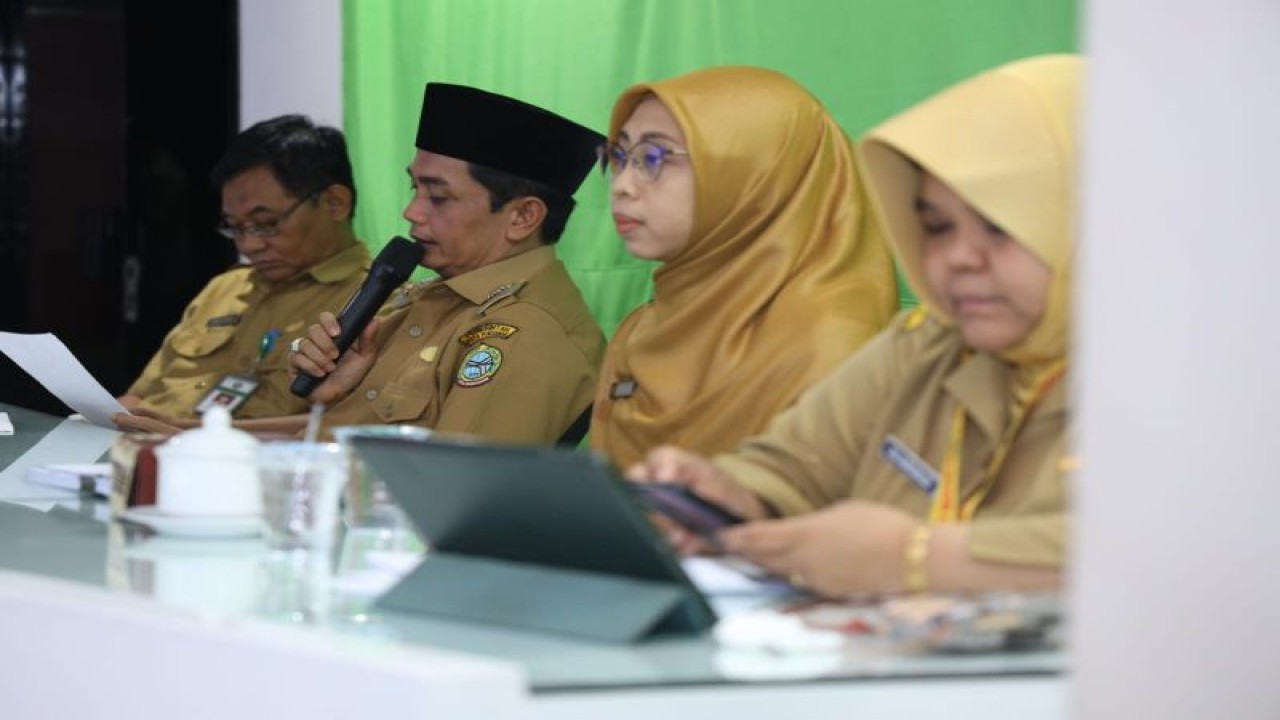 Zoom meeting akreditasi RSUD Sultan Syarif Mohamad Alkadrie Kota Pontianak di Ruang Pontive Center. (ANTARA/Prokopim PTK)