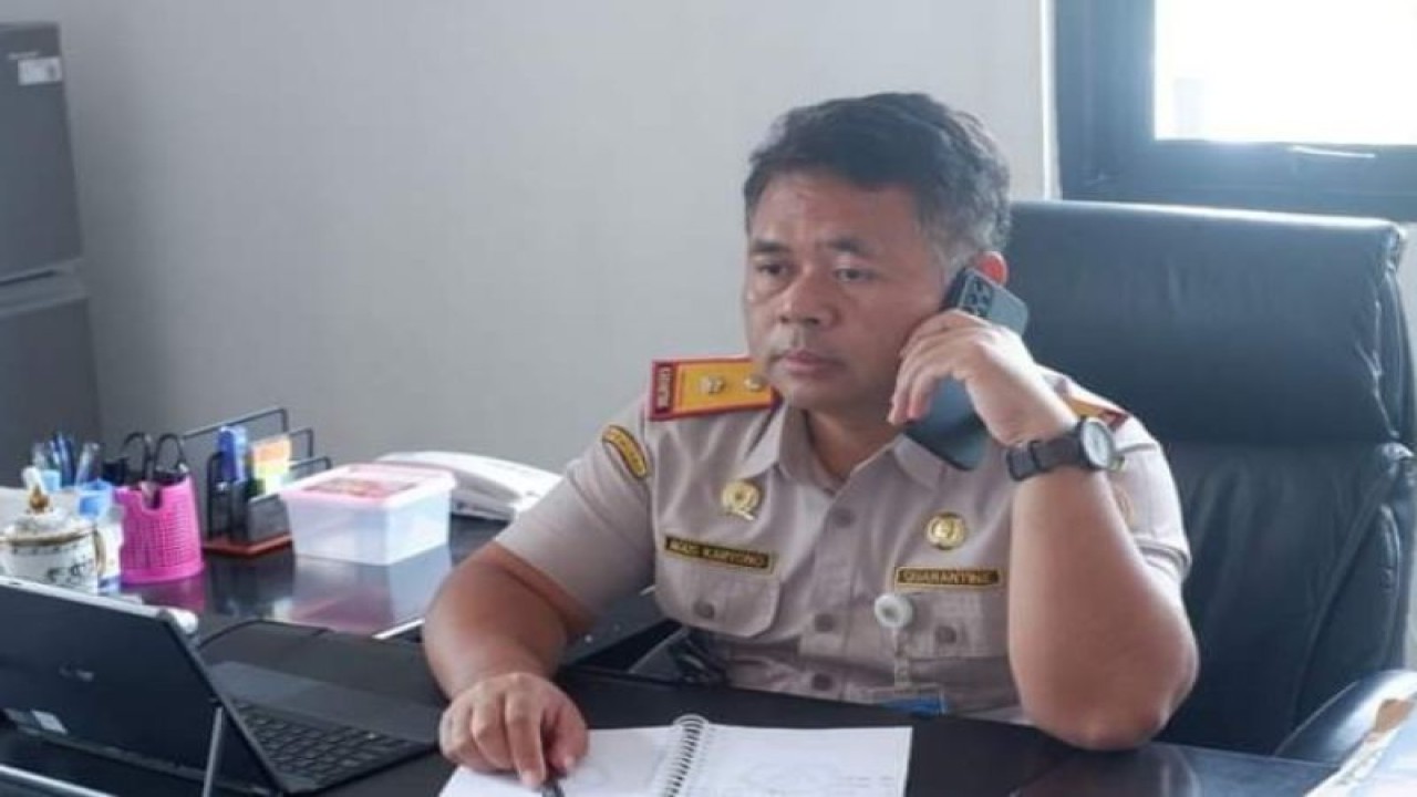 Kepala Karantina Pertanian Mamuju Agus Karyono mengatakan permintaan sapi Sulbar dari sejumlah wilayah Kalimantan untuk dipasarkan meningkat pada 2023 mencapai 4.935 ekor di Mamuju, Kamis (22/6/2023). (ANTARA/M Faisal Hanapi)