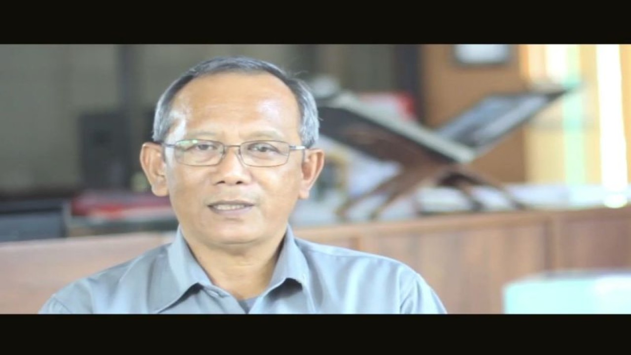 Akademisi Universitas Sebelas Maret Surakarta yang juga pernah menjabat sebagai Kepala Perpustakaan Bung Karno Blitar tahun 2011-2018 Dr Suyatno. (ANTARA/HO-Perpustakaan Bung Karno)
