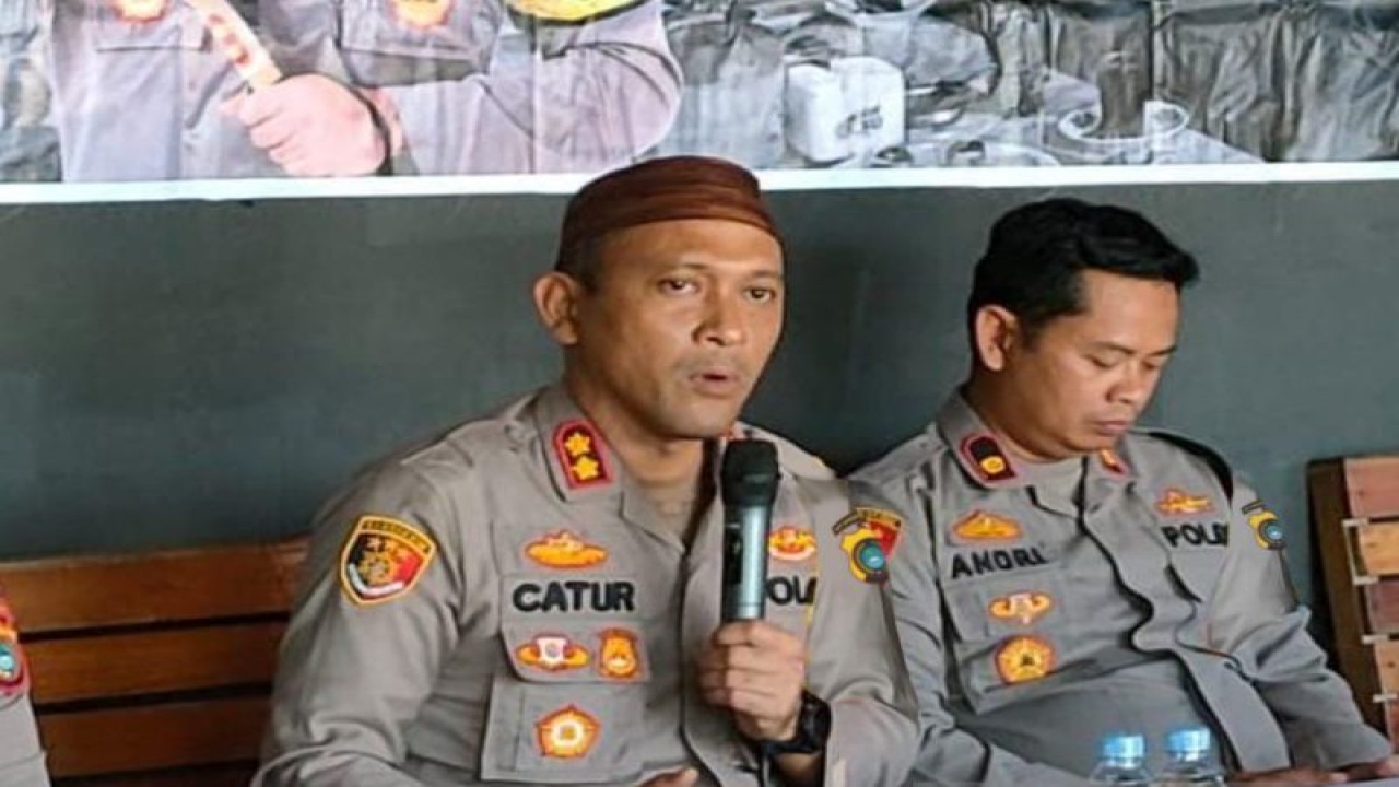 Kapolres Bangka Barat AKBP Catur Prasetiyo. (ANTARA/ Donatus Dasapurna)