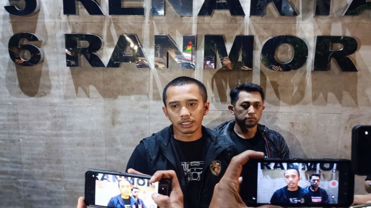 Kasubdit Jatanras Ditreskrimum Polda Metro Jaya AKBP Indrawienny Panjiyoga saat diwawancarai di Jakarta, Selasa (13/6/2023). ANTARA/Ilham Kausar
