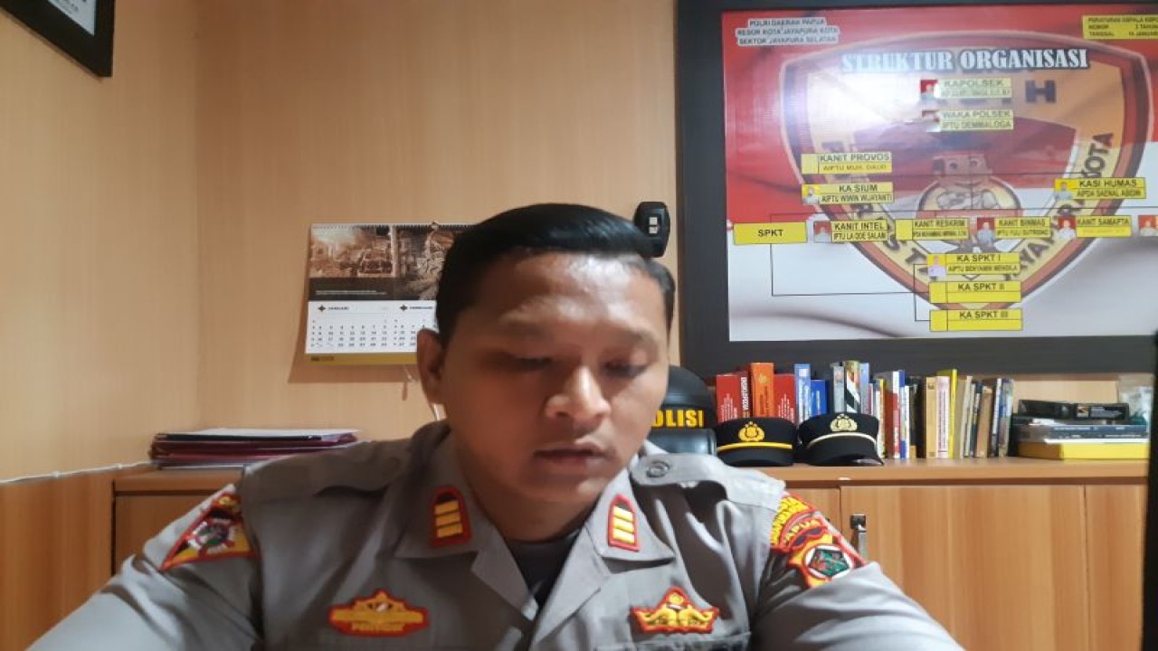 Kapolsek Jayapura Selatan AKP Julkifli Sinaga (ANTARA/Ardiles Leloltery)