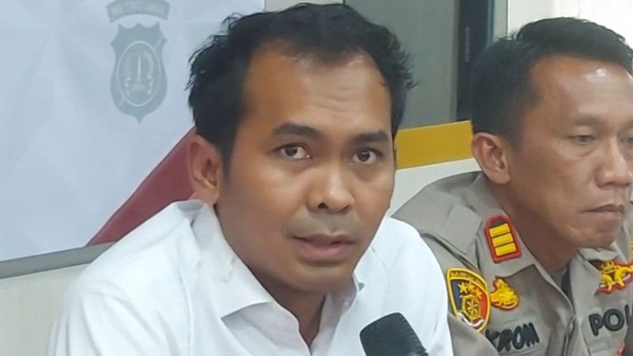 Kasat Reskrim Polres Pelabuhan Tanjung Priok AKP Angga Saputra di Markas Polres Pelabuhan Tanjung Priok, Jakarta Utara, Senin (12/6/2023). ANTARA/Abdu Faisal