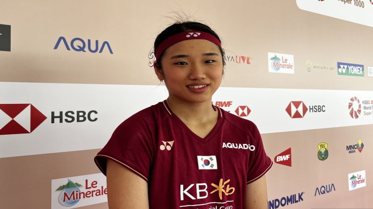 Atlet bulu tangkis tunggal putri Korea Selatan An Se Young saat ditemui usai pertandingan semifinal Indonesia Open 2023 di Istora Senayan Jakarta, Sabtu (17/6/2023). (ANTARA/Arnidhya Nur Zhafira)