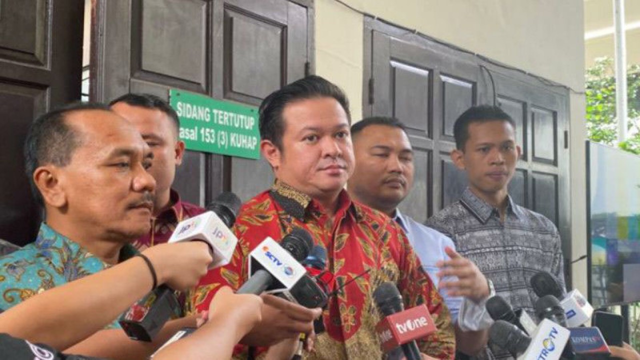 Kuasa hukum Mario Dandy Satriyo, Andreas Nahot Silitonga memberikan keterangan kepada wartawan, Jakarta, Selasa (13/6/2023). ANTARA/Luthfia Miranda Putri