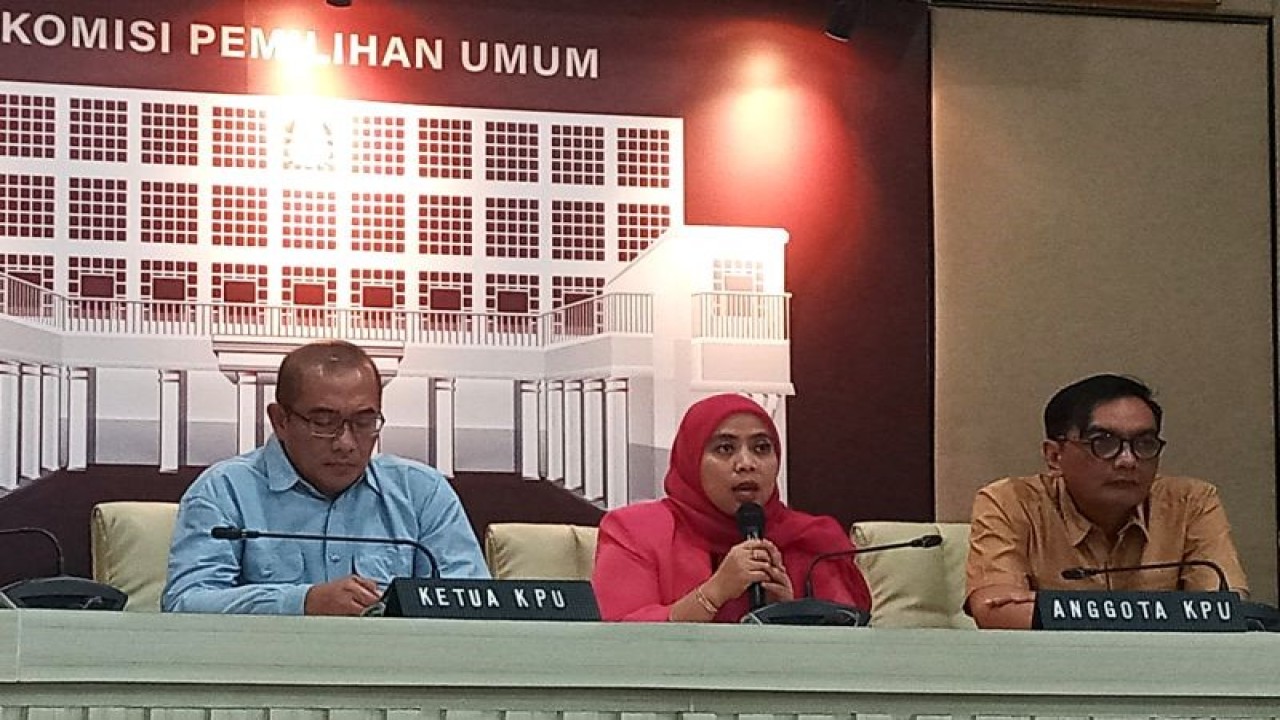 Anggota KPU RI Betty Epsilon Idroos, dalam konferensi pers di Media Center KPU RI, Jakarta, Kamis (22/6/2023). ANTARA/Tri Meilani Ameliya