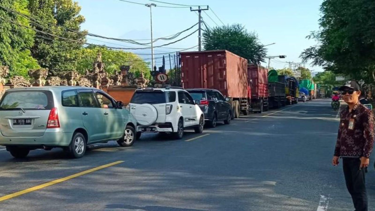 Antrean menuju Pelabuhan Gilimanuk. ANTARA/HO