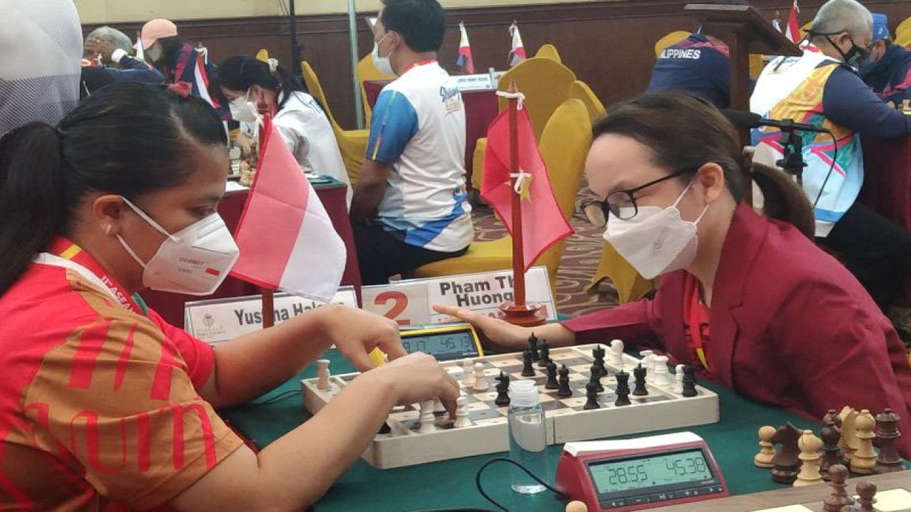 Arsip - Atlet para catur wanita bertanding di ASEAN Para Games 2022, Solo, Rabu (3/8/2022). (ANTARA/Dewa Ketut Sudiarta Wiguna)