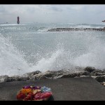 Arsip Foto - Gelombang menghempas area tepi Pantai Sanur di Denpasar, Bali. (ANTARA FOTO/Nyoman Hendra Wibowo/foc/pri)-1687416364