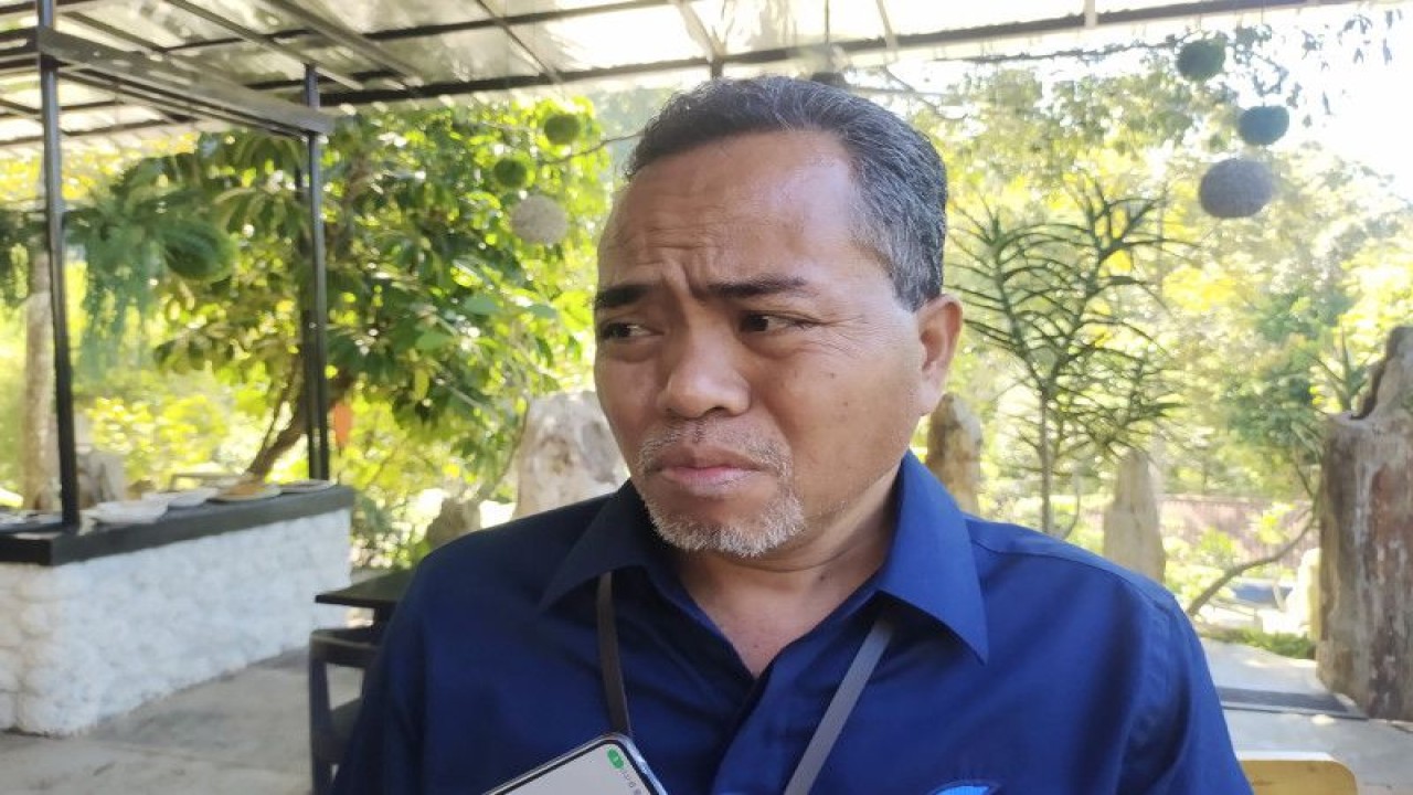 Arsip-Foto. Kabiro SDM dan Organisasi BP2MI Servulus Bobo Riti, di Bandarlampung saat dimintai keterangan. (ANTARA/Dian Hadiyatna)