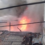 Arus pendek sebabkan tiga rumah hangus terbakar di Jakarta-1687674562